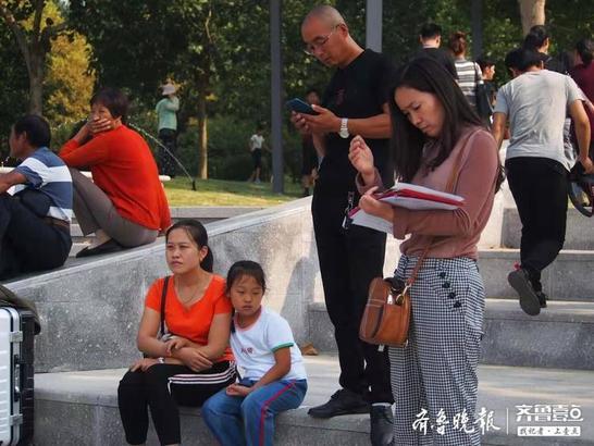 山艺新生报到有原则，家长们靠边站，考生们亲自上！