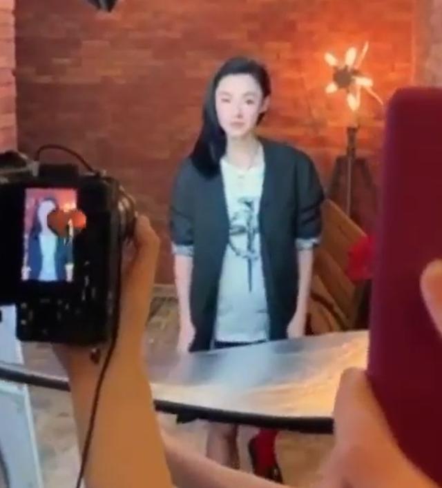 网友|张柏芝小腹凸起被疑怀四胎是真的吗？蜜汁操作耐人寻味！