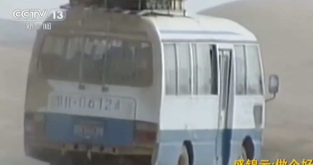 85岁医生每天接诊40个病人:你说没号了不能看，我做不到！