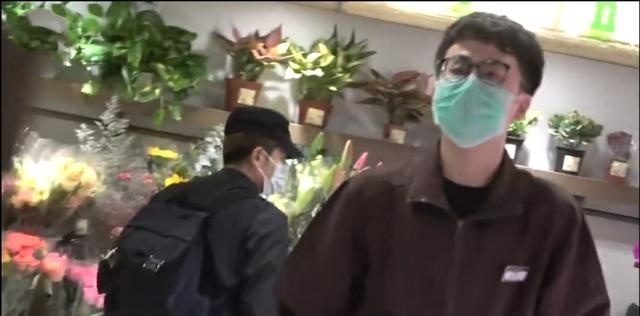 郭富城严禁妻女出门，为哄方媛开心超市买芒果