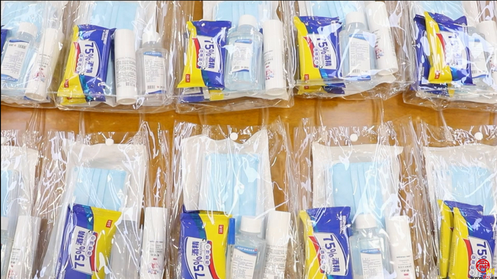 贴心！历下“两会”代表委员人手一份防疫“伴手礼”