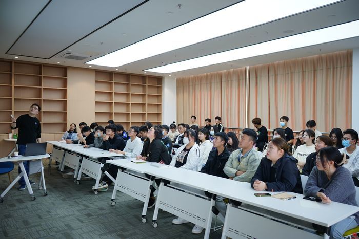 西城新媒体电商直播基地走进校园 开展新媒体电商培训活动