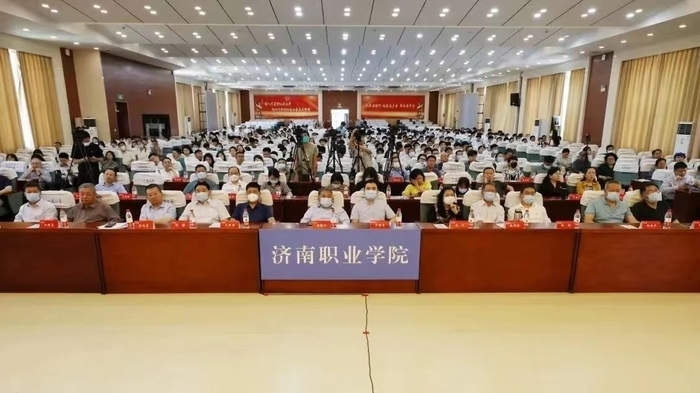 红军不怕远征难！“红色经典进校园”活动走进济南职业学院
