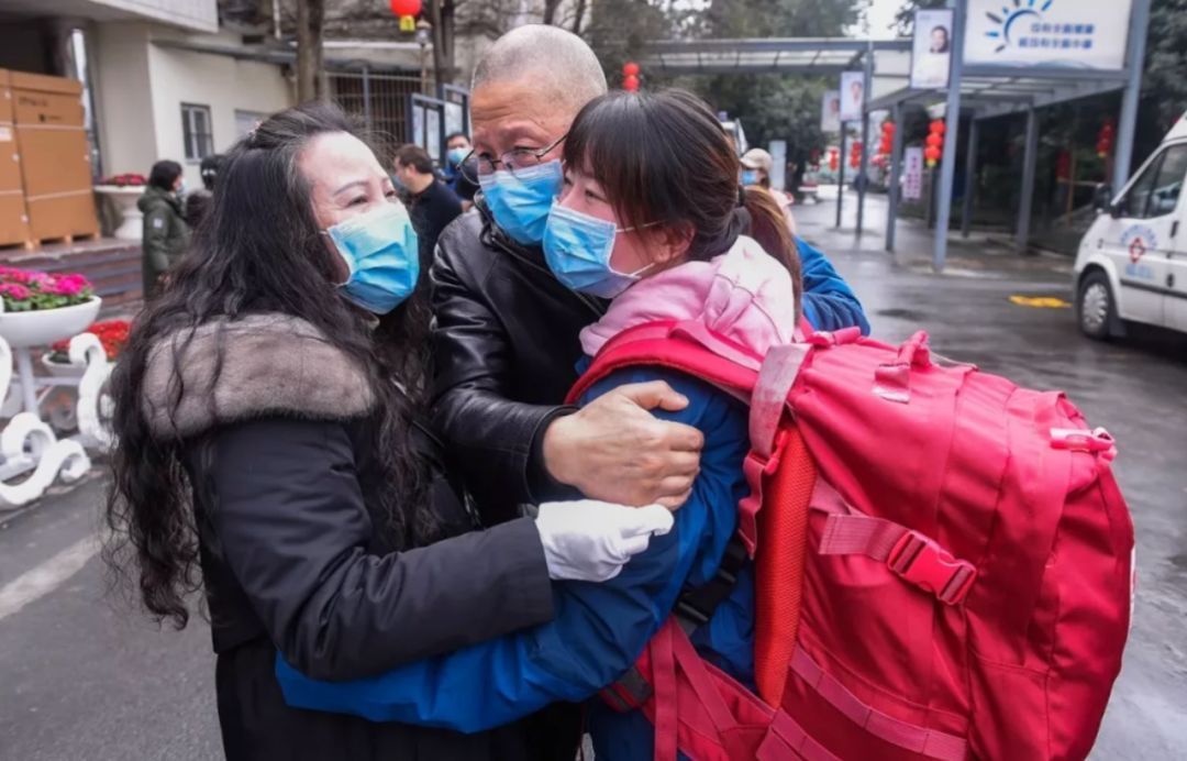 四川往湖北送医护人员和物资 执飞的机长是他
