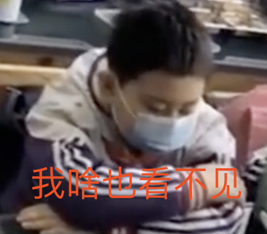 【硬核防疫】把手撒开！老师拿大喇叭喊话学生保持一米距离