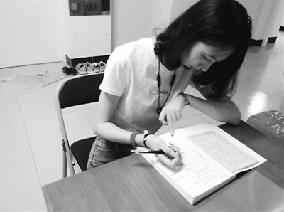 为救同学身中8刀女大学生已出院：如再选1次还会冲上去