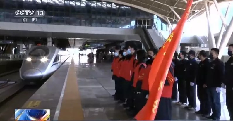武汉有我！高铁站里的“搬运工”