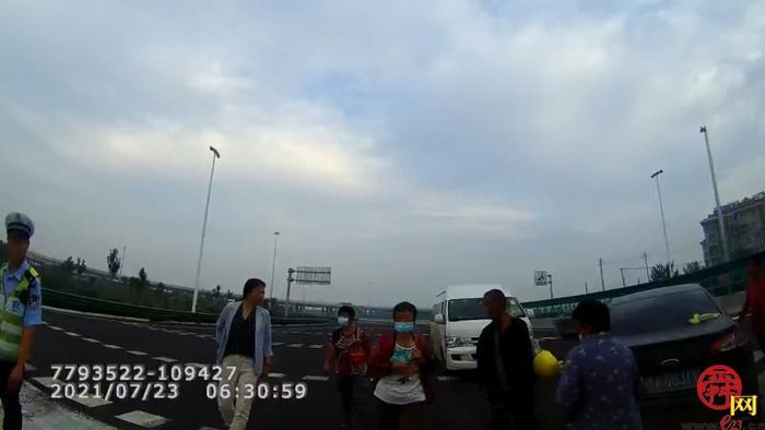 永远不要在执法人员面前耍小聪明 因为逃不过他们的“火眼金睛”