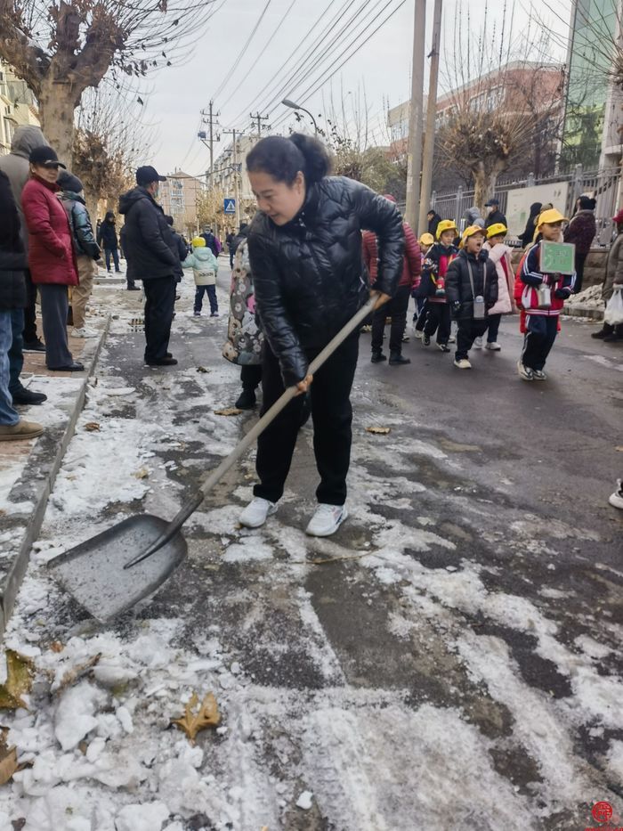 掌上城管“随手拍”志愿服务队开展积雪积冰路段大排查