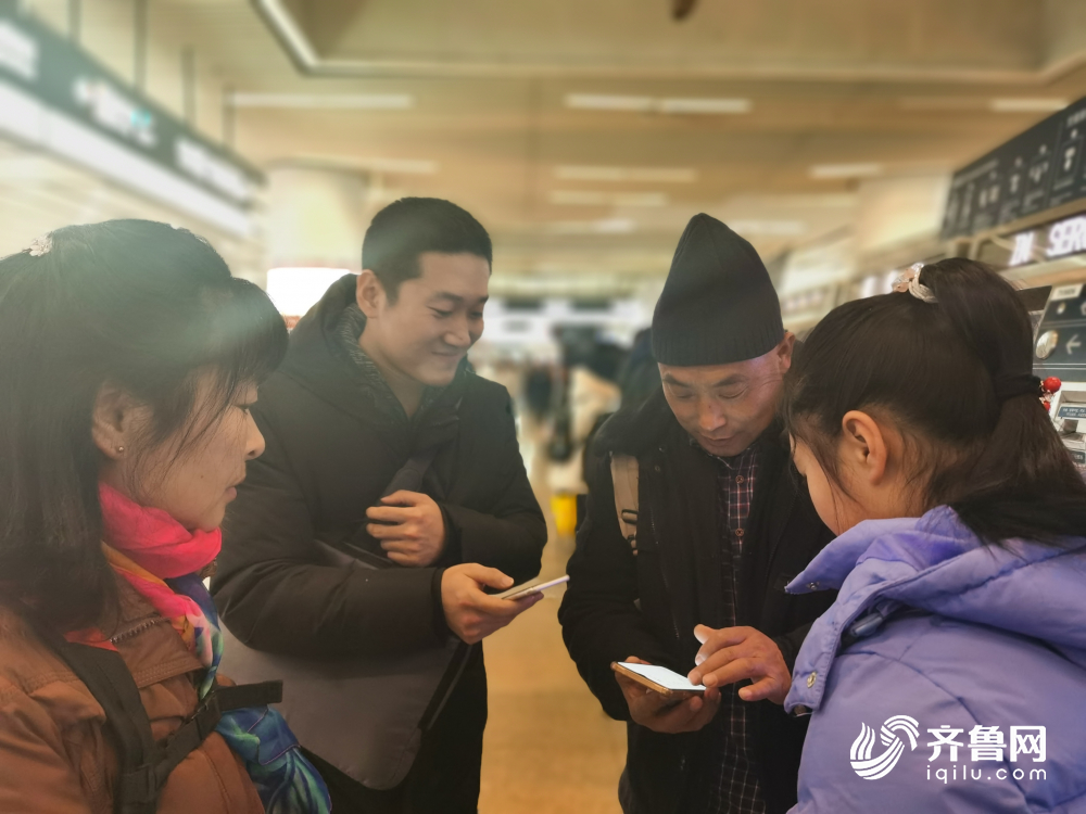 新春走基层·爱在万里边关｜他5年没有回家过春节，与父母在内蒙边境线团聚