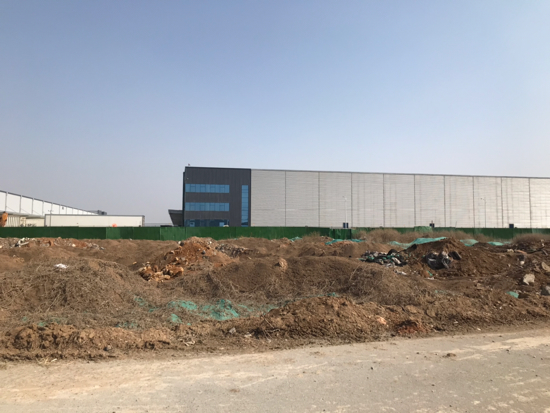 【啄木鸟在行动】历城区临港北路丰树物流园附近有渣土露天堆放未覆盖