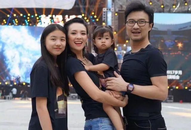 王宝强和女友冯清同框现身|王宝强和女友冯清同框现身 王宝强再婚遭抵制?马蓉扬言敢公布婚讯就开闹