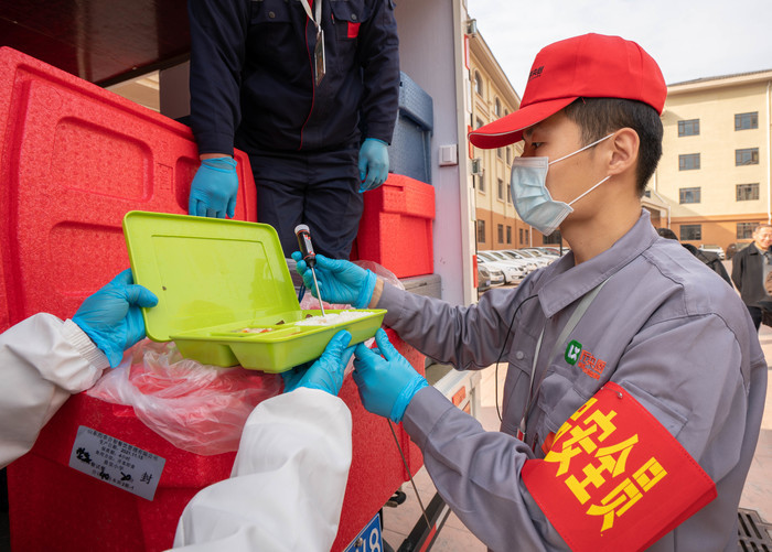午间配餐服务100%全覆盖 济南市确定15处“中央厨房”让学生吃得饱更吃得好