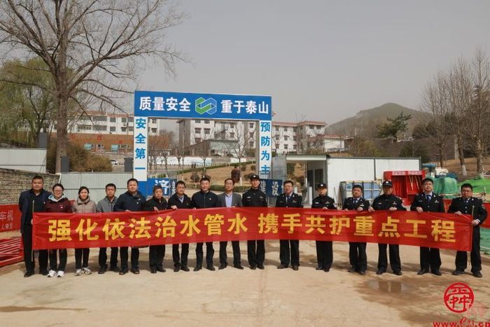 市城乡水务局建设处、市水政监察支队等六个党支部联合开展“强化依法治水管水 携手共护重点工程”宣传活动