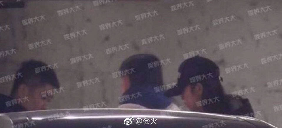黄子韬恋情曝光?粉丝:这个女孩很漂亮!