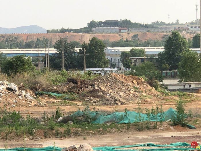 【啄木鸟行动】市中区汇诚小学附近渣土裸露堆放