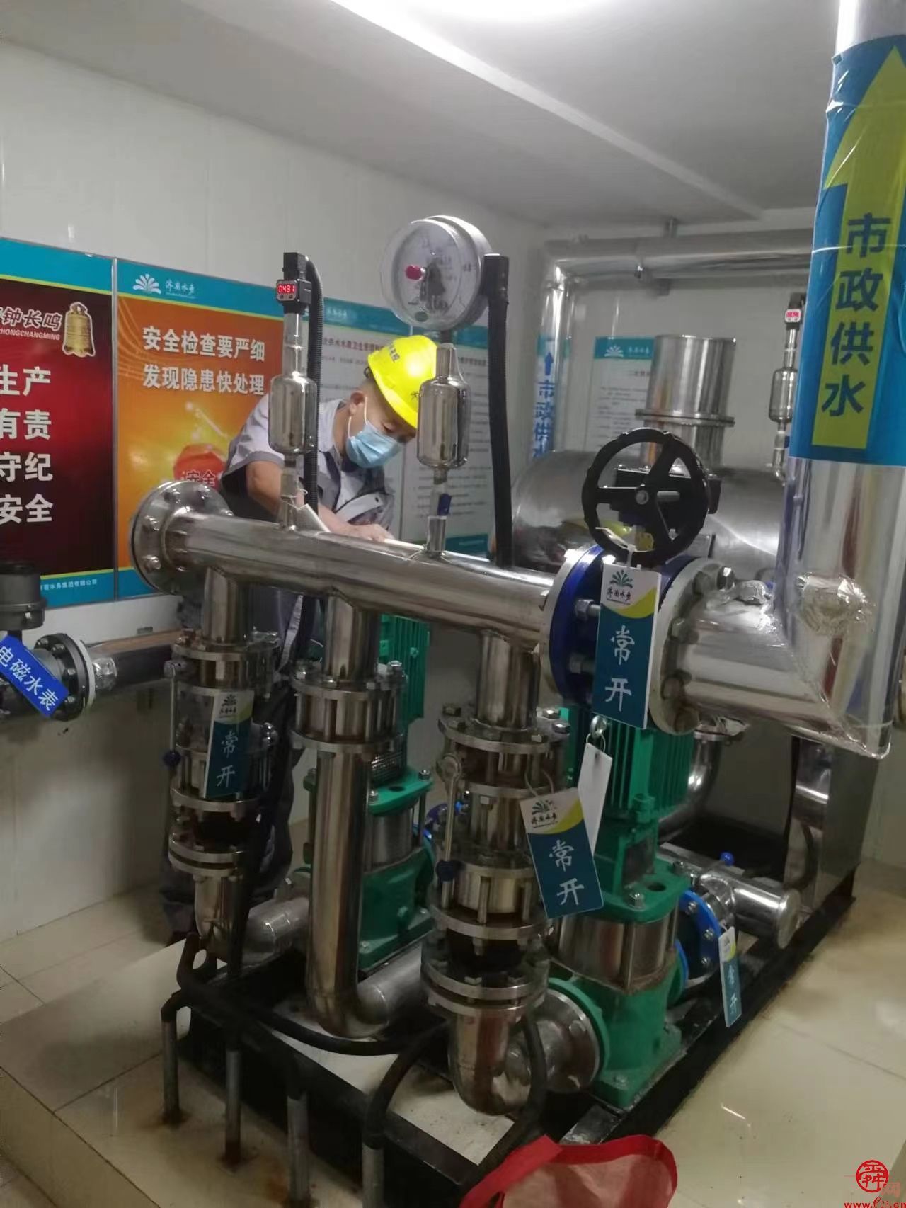 济南水务集团二次泵房巡检员：每天路过小区检查供水设施已然成为“习惯”
