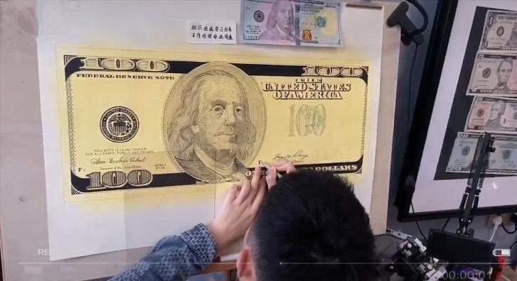 90后小伙手绘美元堪比印刷 甚至有民警上门了解情况