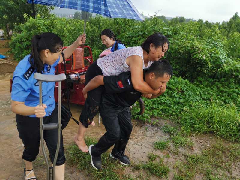 别怕，有我！山东公安全力防汛救灾，500名特警随时准备跨区域驰援