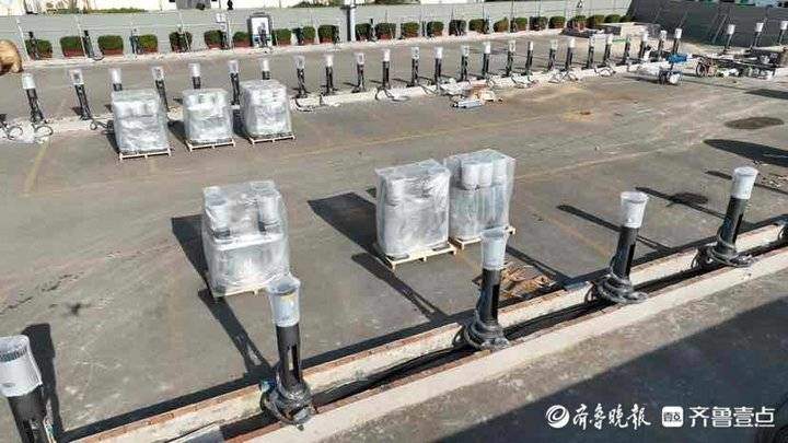 济南大明湖站站前广场新建充电站，可同时满足60辆车充电
