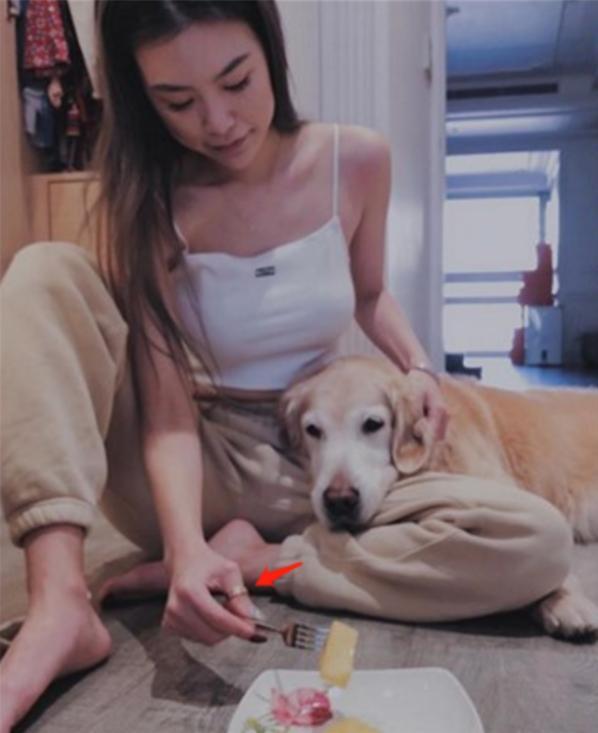 高以翔|高以翔女友罕见晒黑白照，疑回怼外界恶评，眼神迷离状态憔悴