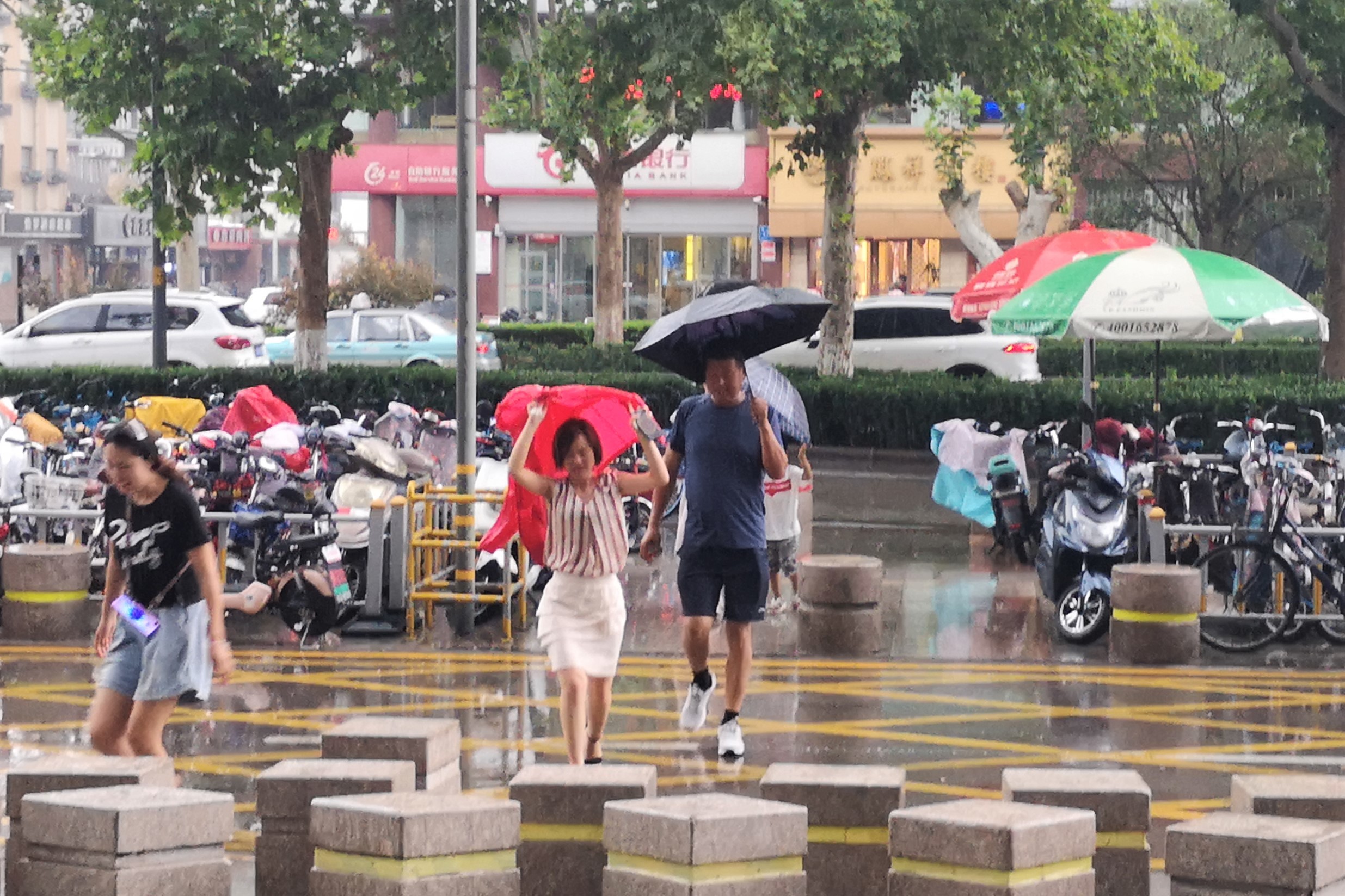 连续三天暴雨+大风！济南天气被一颗走位奇特的“仙桃”承包了