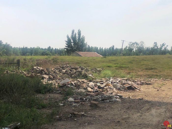 【啄木鸟行动】槐荫区明湖驾校西校区旁渣土建筑垃圾裸露