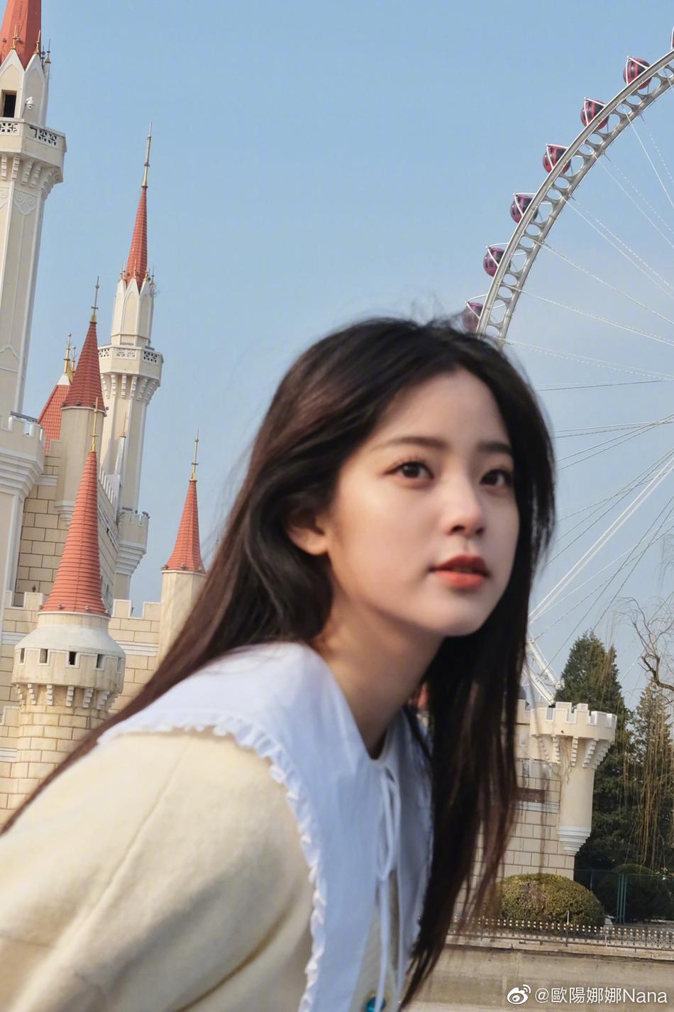 欧阳娜娜晒初春写真照捧脸卖萌甜美似公主