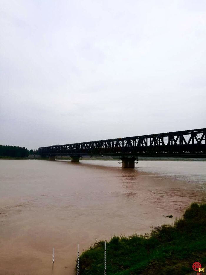 1996年以来最大洪峰入境 市应急局局长肖辉带队查看黄河防汛工作