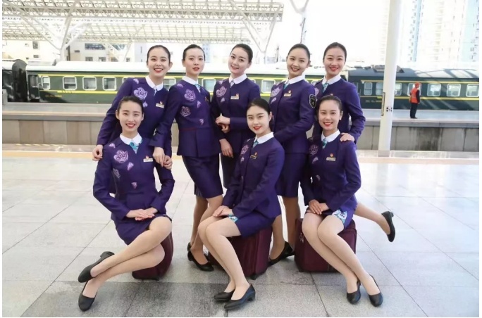 日兰高铁开通在即，靓丽“高姐”新装亮相！还能扫二维码办票