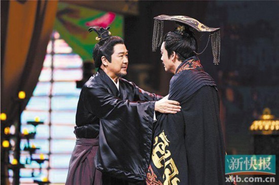 张国立身穿30斤重戏服演绎吕不韦