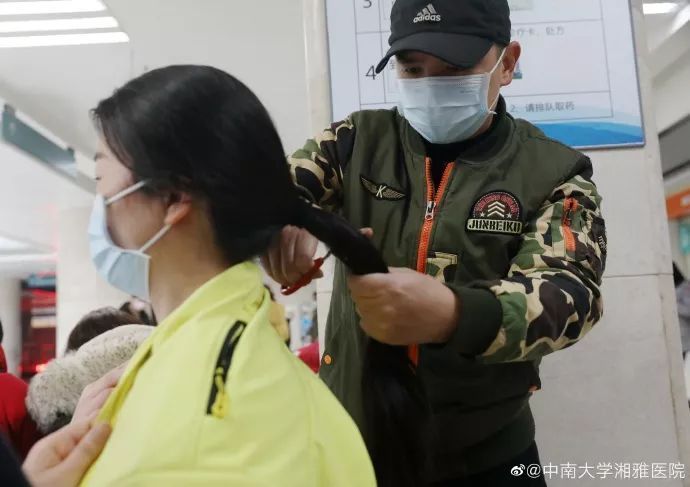 互喊加油，四大“天团”会师武汉！网友：王炸来了，中国必胜！