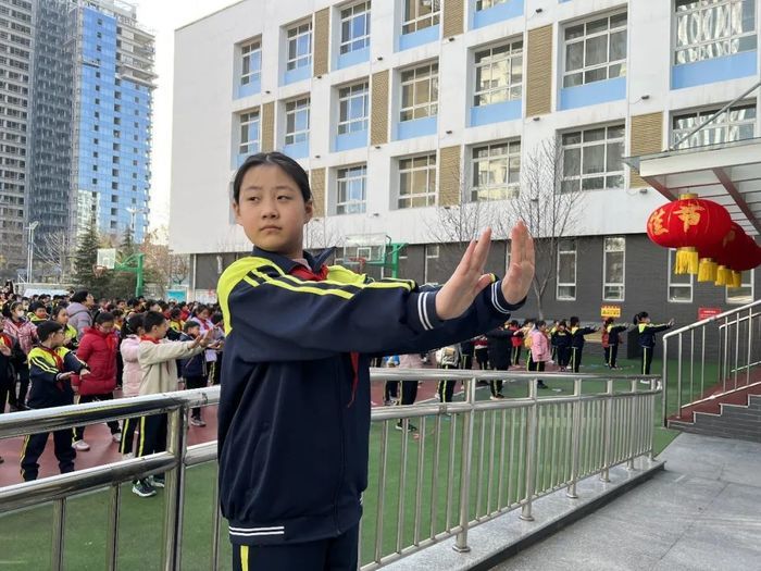 济南市德兴街学子带你一起学习八段锦