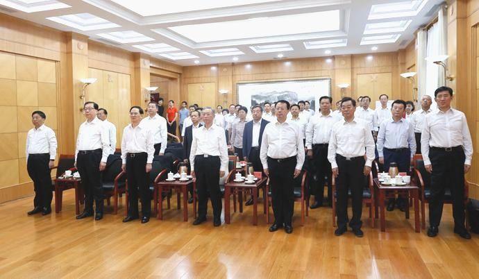 全省干部群众认真收听收看庆祝中华人民共和国成立70周年大会和阅兵式群众游行实况