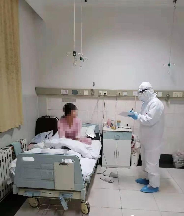 写在湿巾上的感谢信！武汉返济留观女孩：你们是我见过的最温柔的护士、医生！