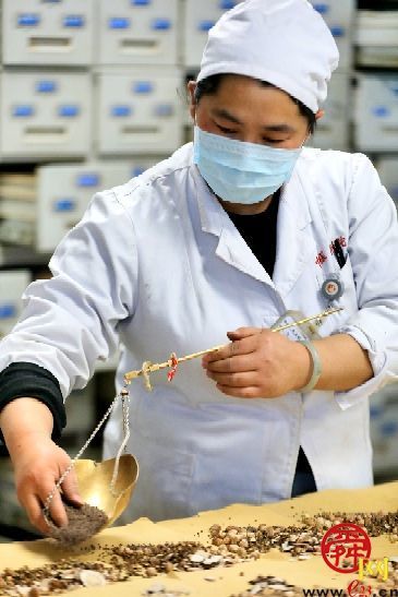 药剂师：能文能武 助人健康手有余香