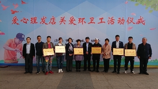 关爱环卫工人在行动  济南爱心美发厅“上线”