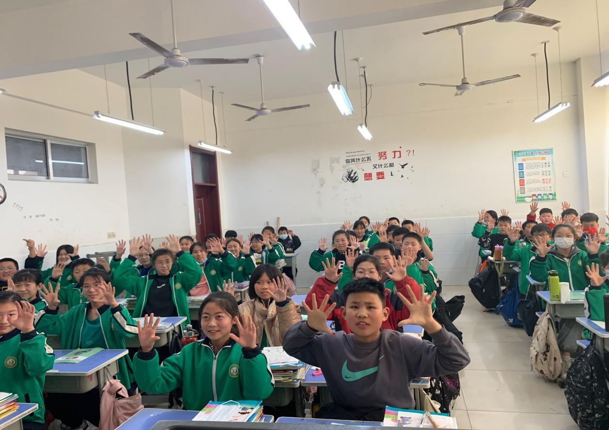 手势舞走进商河县展家小学课堂