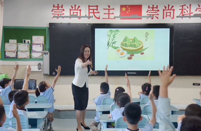 家长进课堂，为孩子们带来传统文化之旅