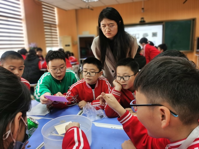 福泰小学开展“基于新课标下的思维型科学课堂”展示