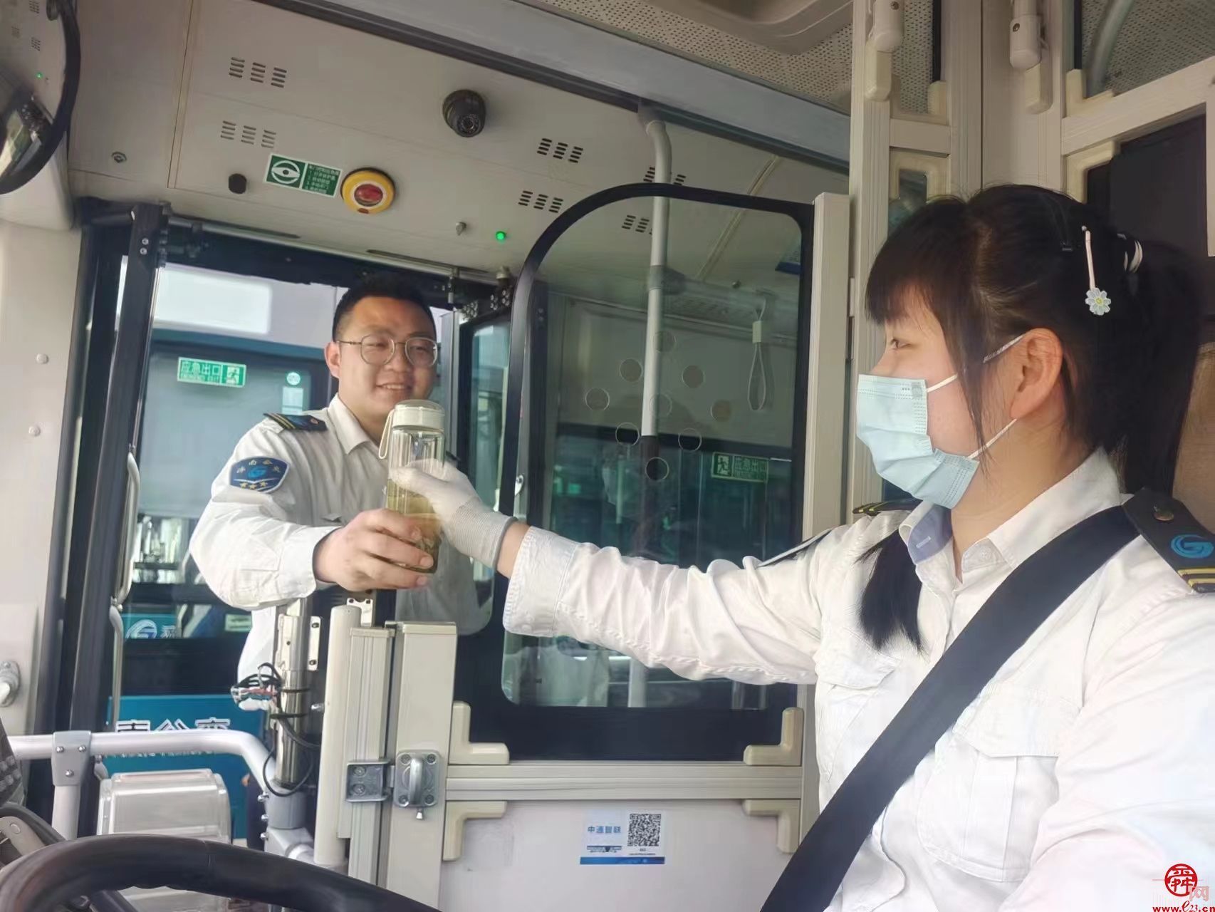 “相濡以沫”的公交“夫妻档” ——记济南公交南部公司五队驾驶胡健、张敏