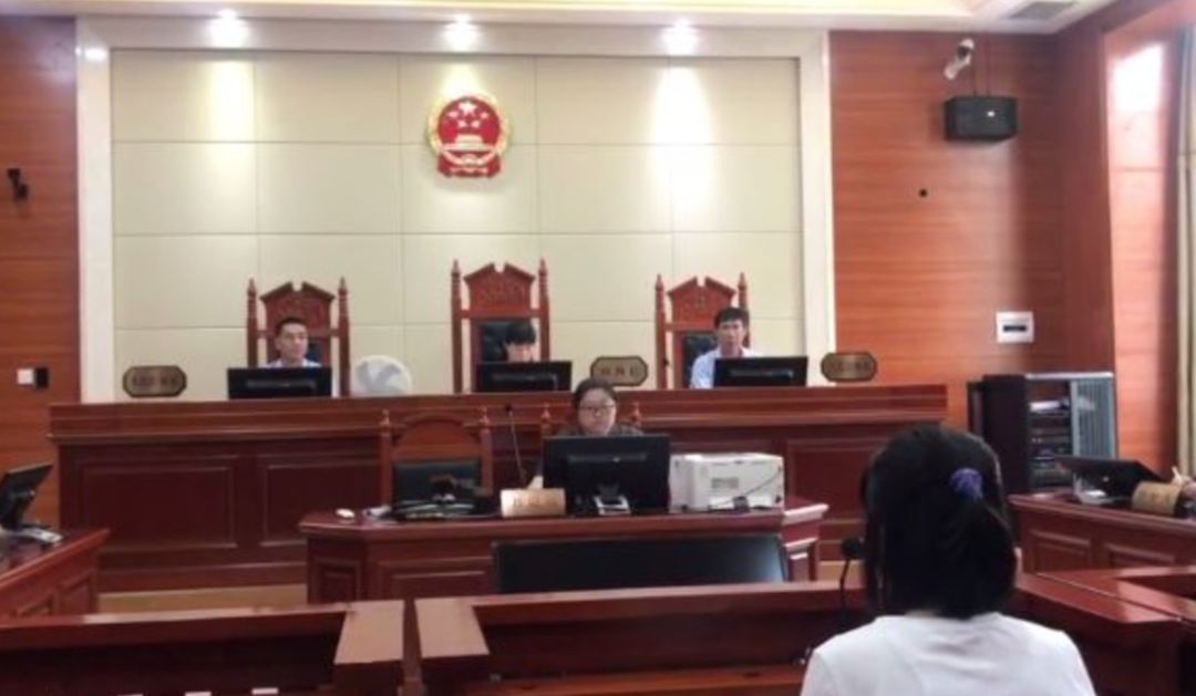 女子因1元车费掌掴公交司机 获刑四年！不冤！