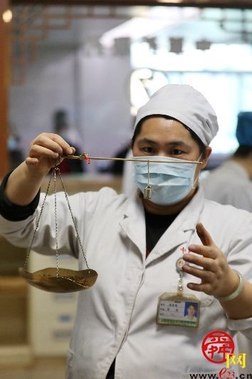 药剂师：能文能武 助人健康手有余香