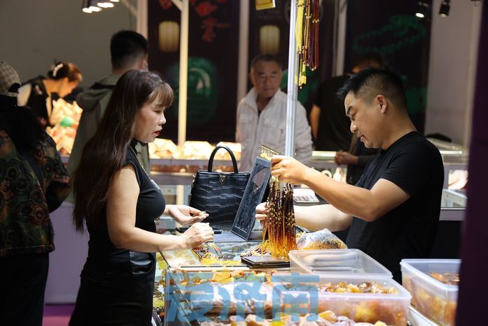 十万件珍宝齐聚济南 第三届济南国际珠宝玉石展开幕