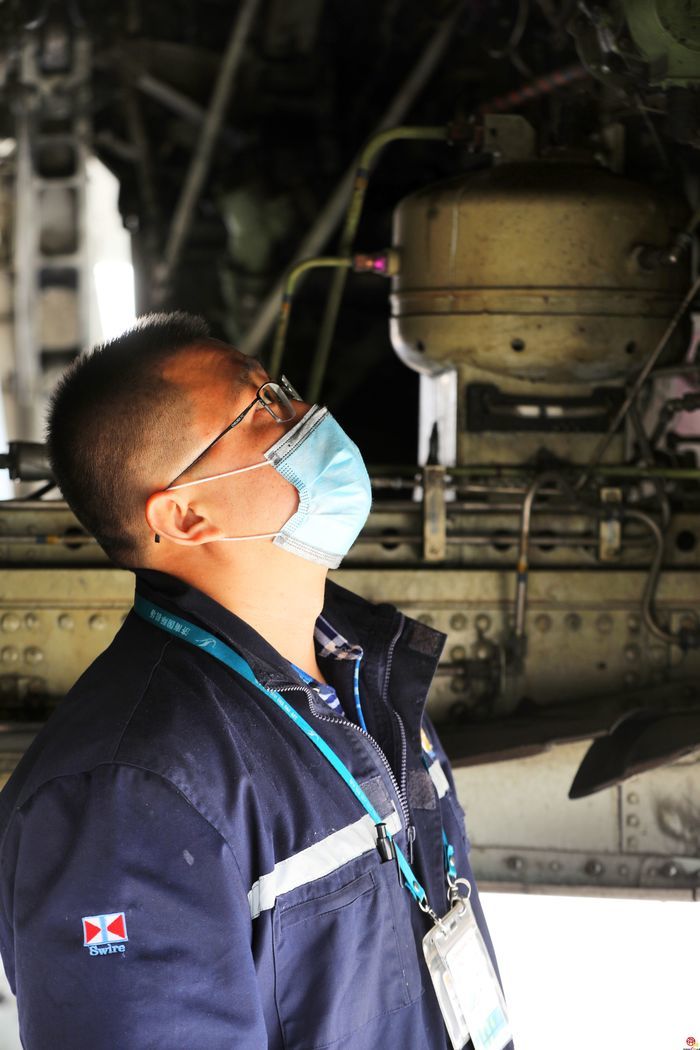 飞机维修工程师：一钉一铆，问诊飞机　护航蓝天