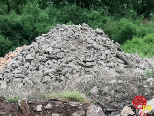 【啄木鸟在行动】南部山区并药路石灰沟村路边渣土裸露