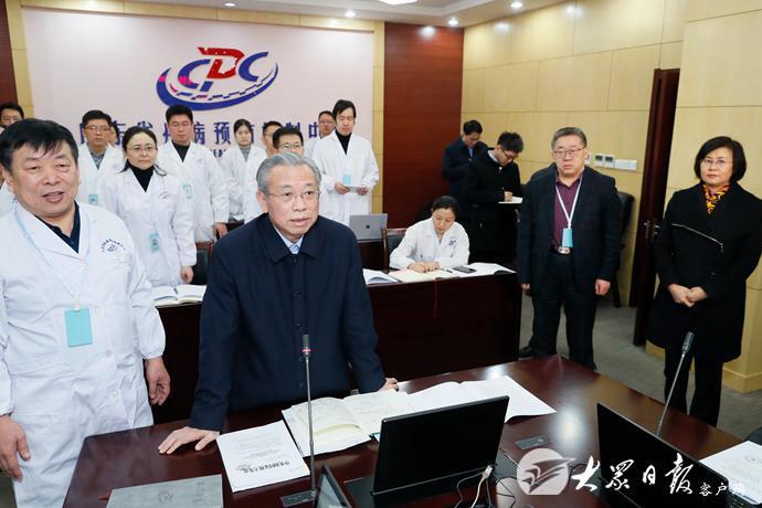 刘家义走访慰问节日期间坚守一线职工