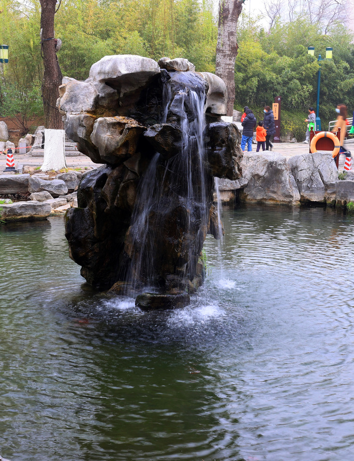 济南“月牙飞瀑”胜景持续175天！创21年来新纪录