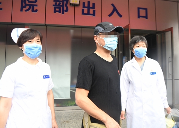 新发地疫情首例出院患者提醒市民：“一定要戴好口罩！”