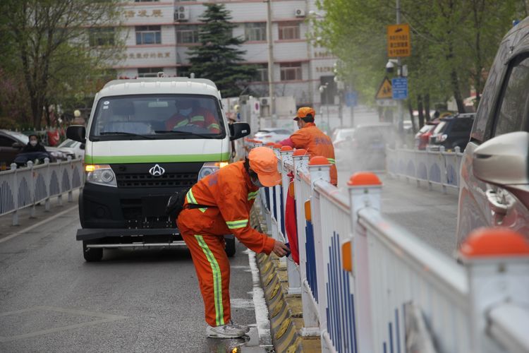 扮靓城市家具，提升城市品质，济南城管掀起爱国卫生运动热潮，干干净净喜迎五一